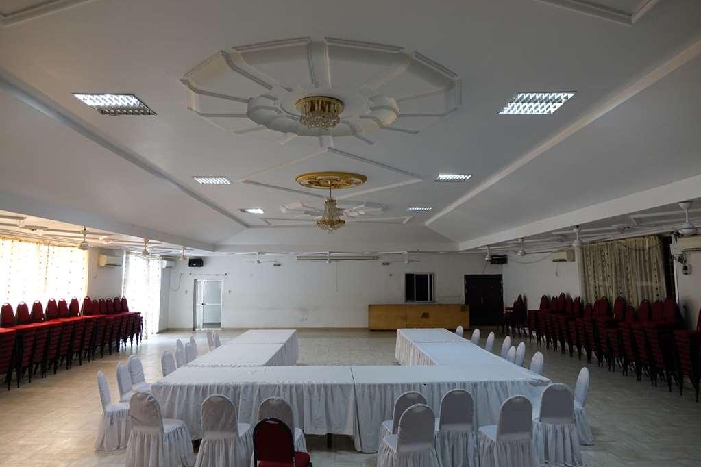 Wusum Hotel Makeni Restaurant bilde