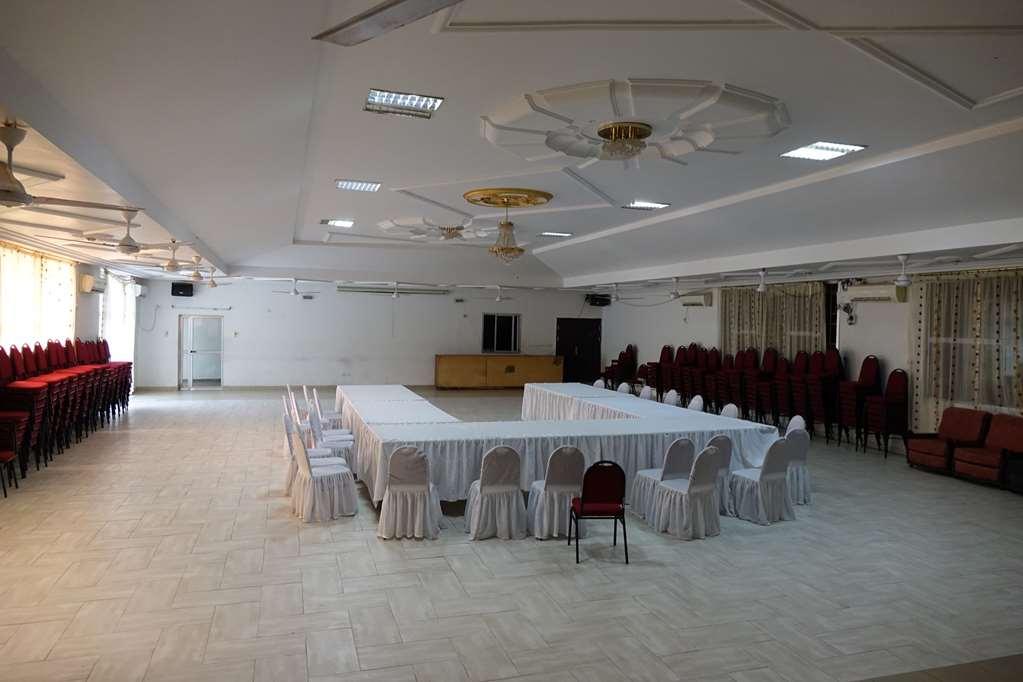 Wusum Hotel Makeni Restaurant bilde
