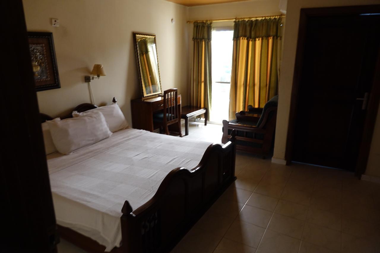 Wusum Hotel Makeni Eksteriør bilde