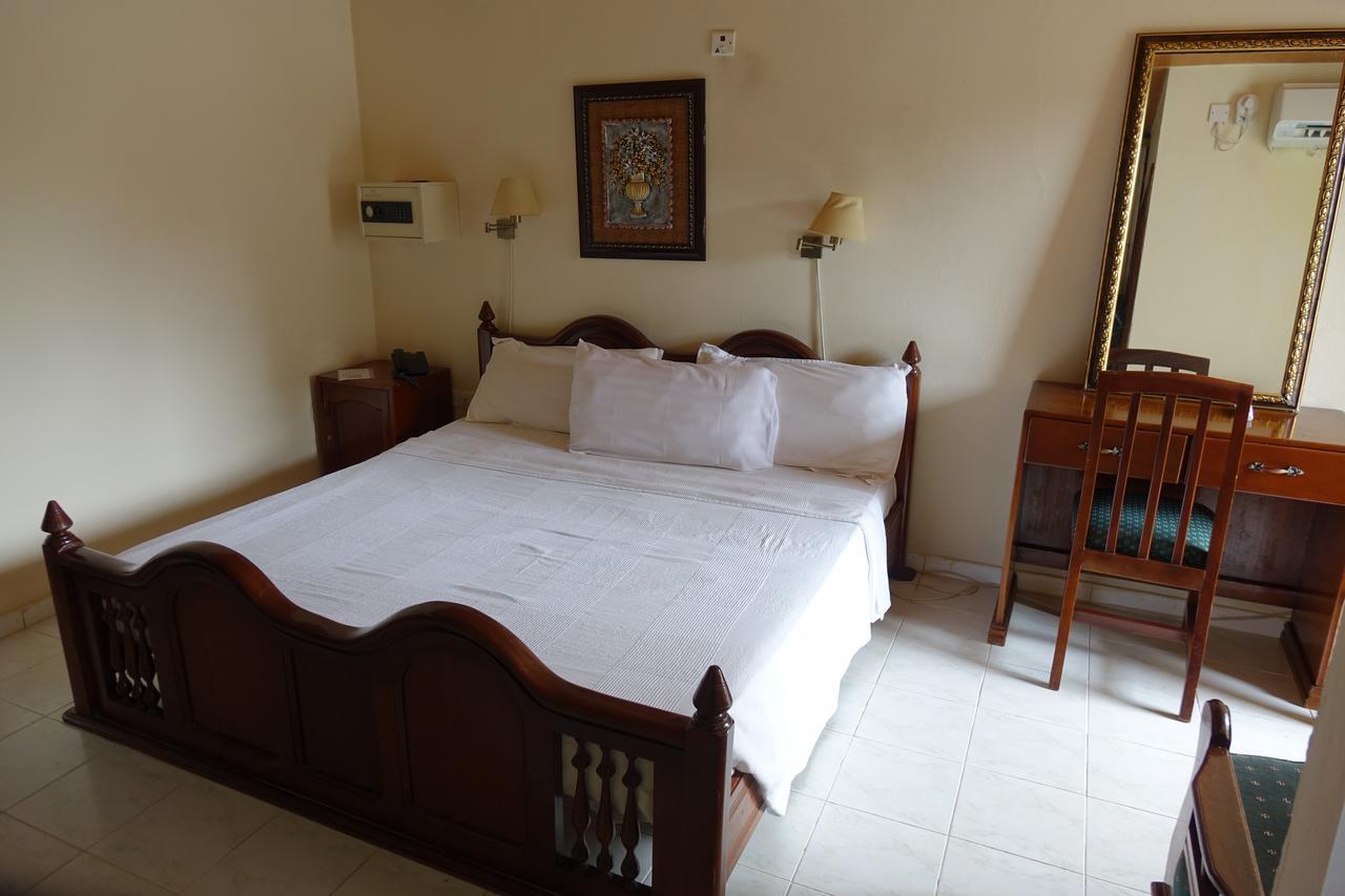 Wusum Hotel Makeni Eksteriør bilde